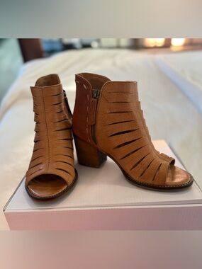 Garnet Hill Cutout Peep-Toe Western Boho Festival Ankle Booties EU 37 US 6.5-7